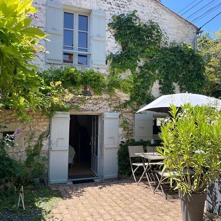 Gite Du Presbytere Port D'Envaux, Ravissante Maison De Charme 외부 사진