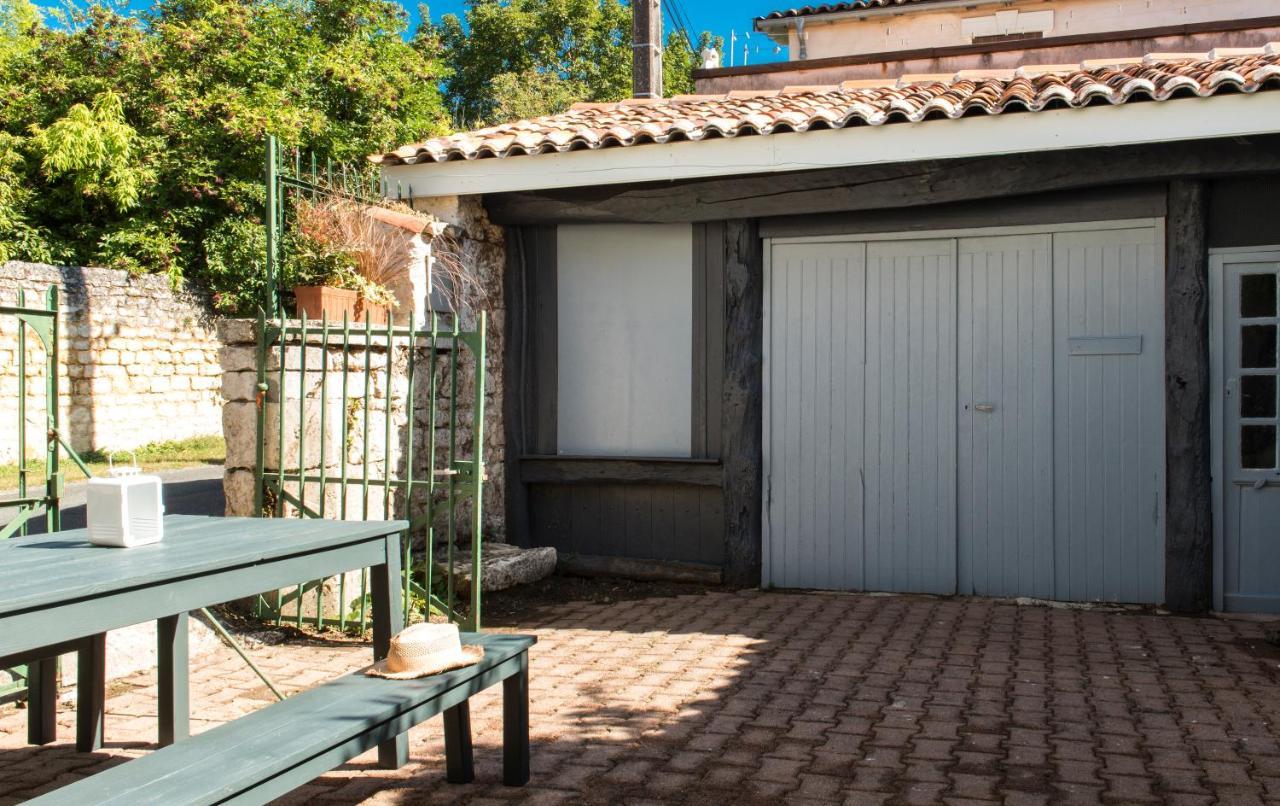 Gite Du Presbytere Port D'Envaux, Ravissante Maison De Charme 외부 사진
