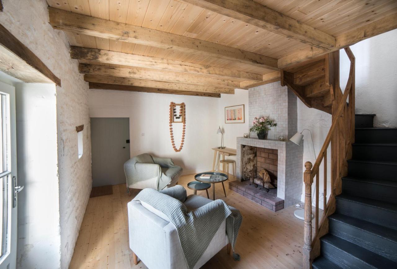 Gite Du Presbytere Port D'Envaux, Ravissante Maison De Charme 외부 사진