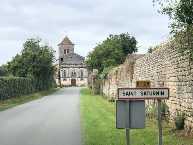 Gite Du Presbytere Port D'Envaux, Ravissante Maison De Charme 외부 사진