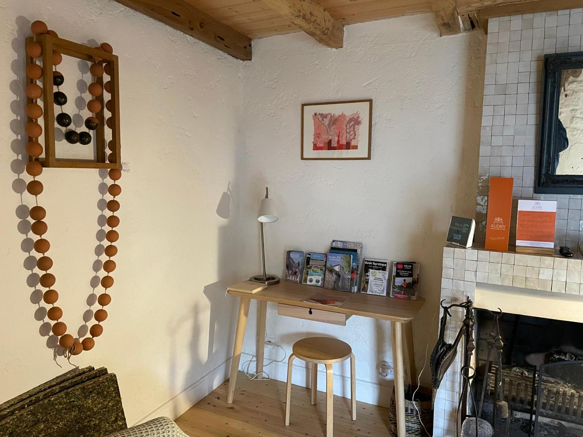 Gite Du Presbytere Port D'Envaux, Ravissante Maison De Charme 외부 사진