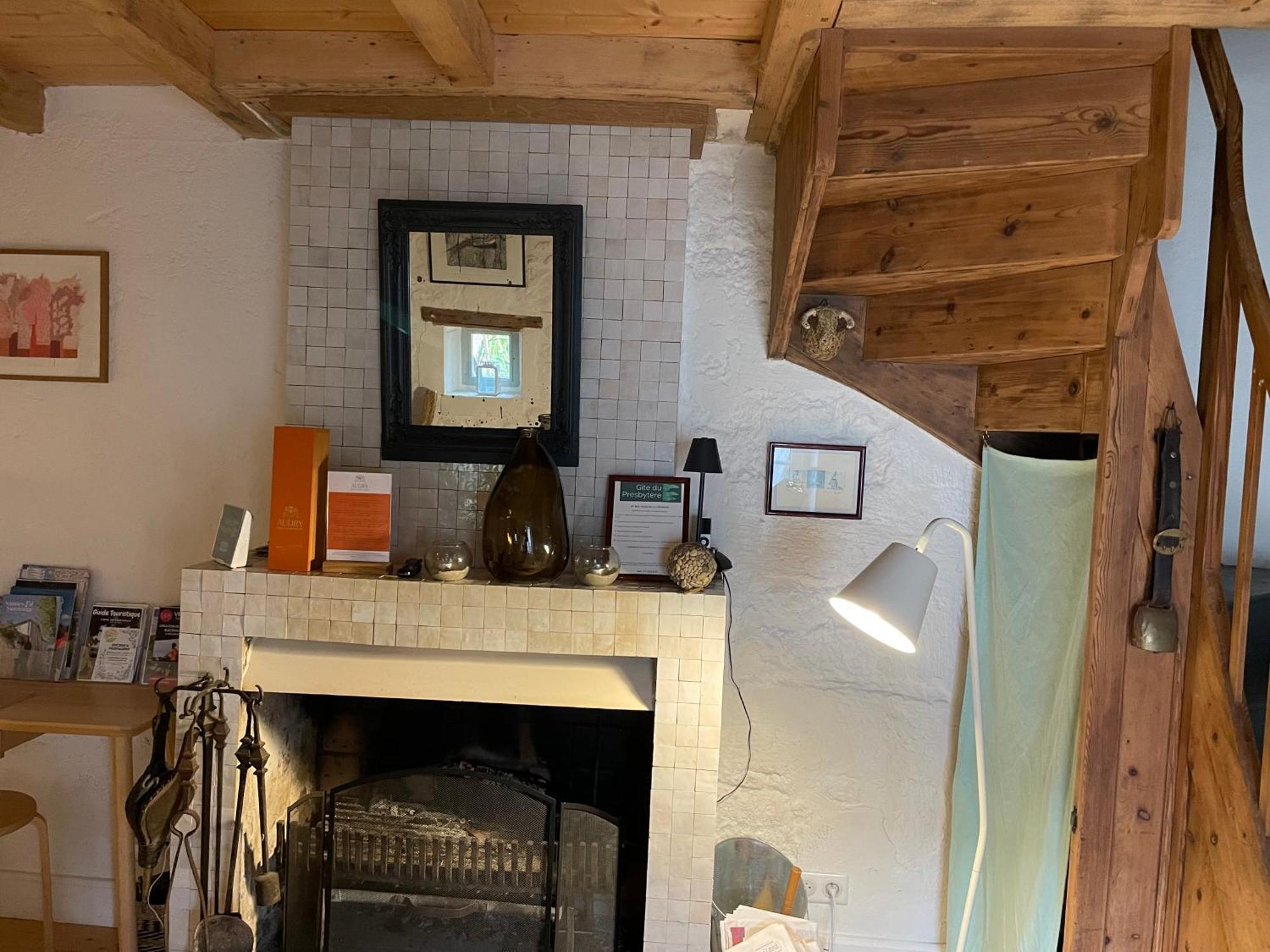 Gite Du Presbytere Port D'Envaux, Ravissante Maison De Charme 외부 사진