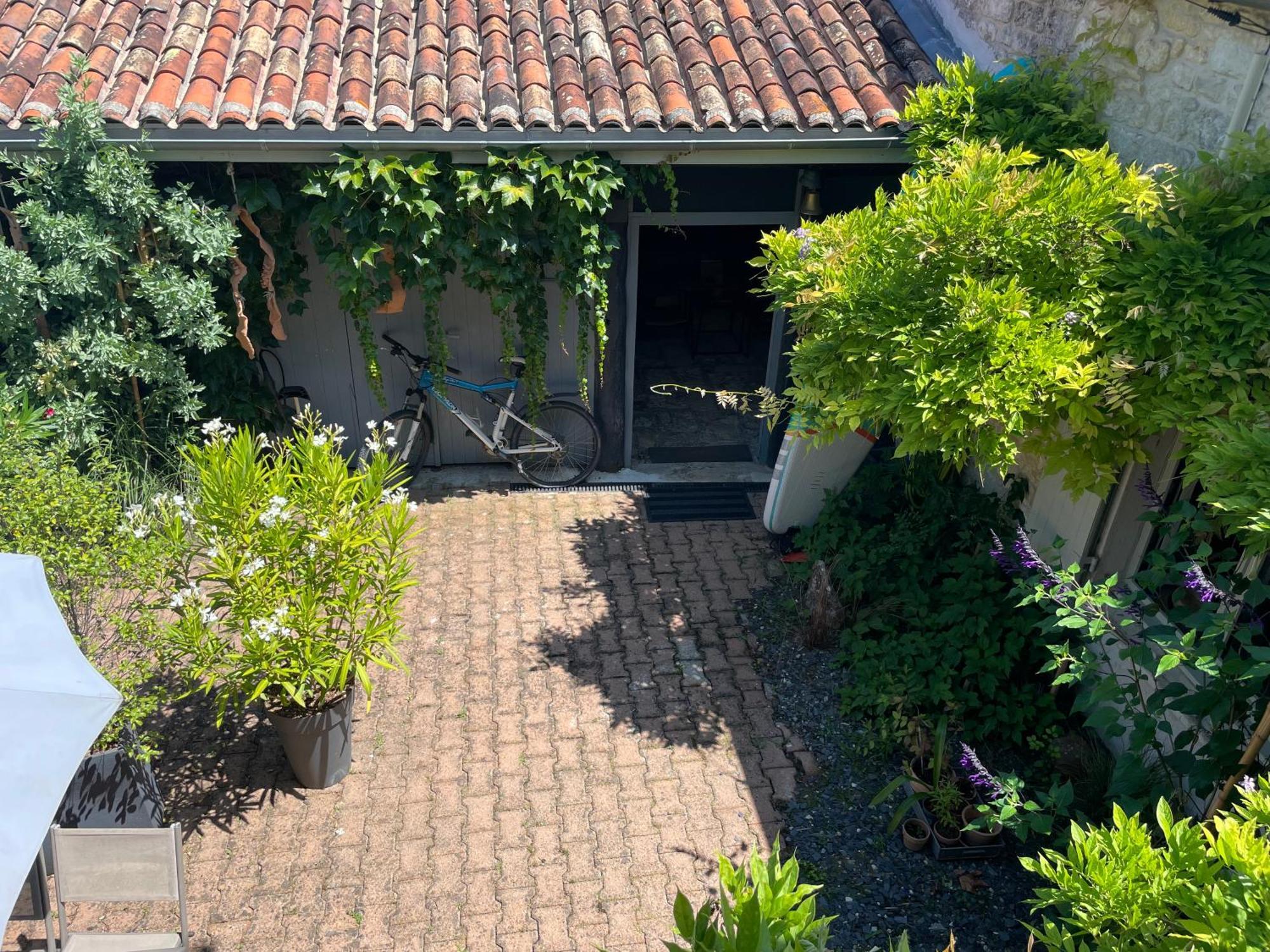 Gite Du Presbytere Port D'Envaux, Ravissante Maison De Charme 외부 사진